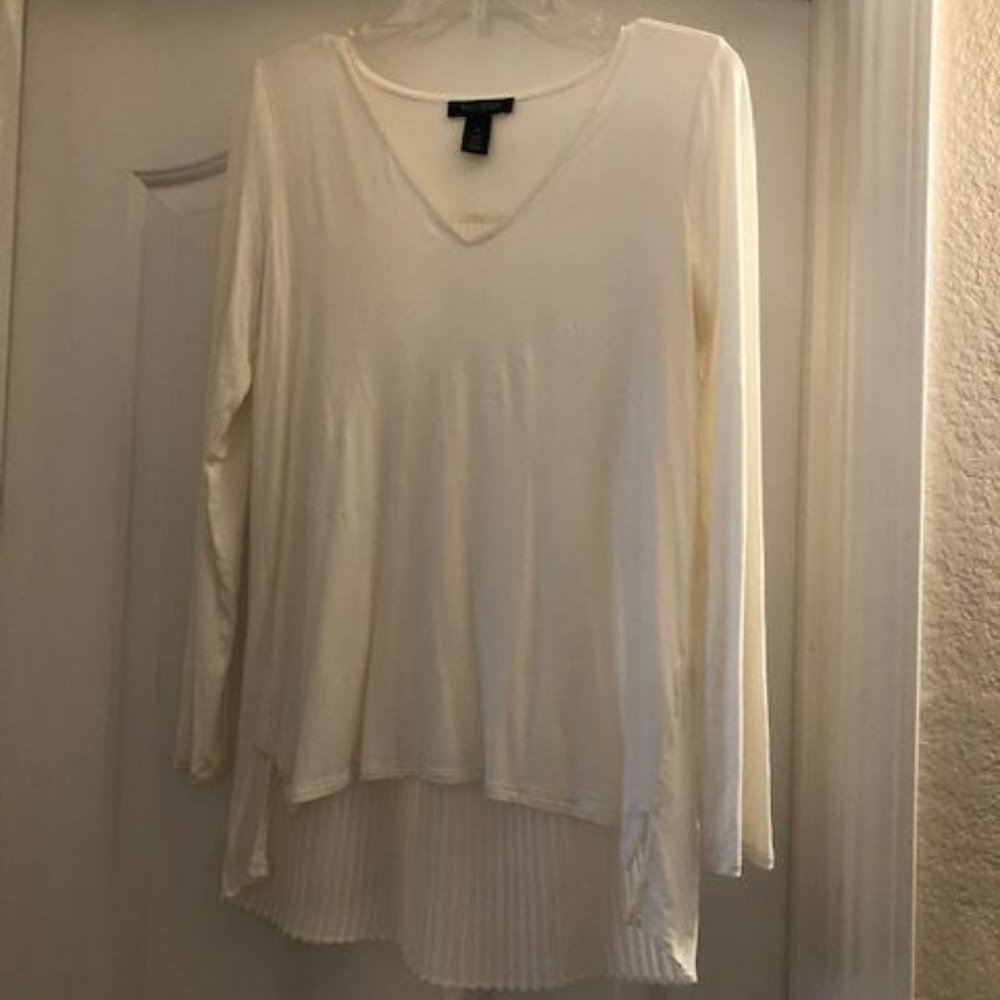 White House Black Market Ecru Long-Sleeved Top - XS